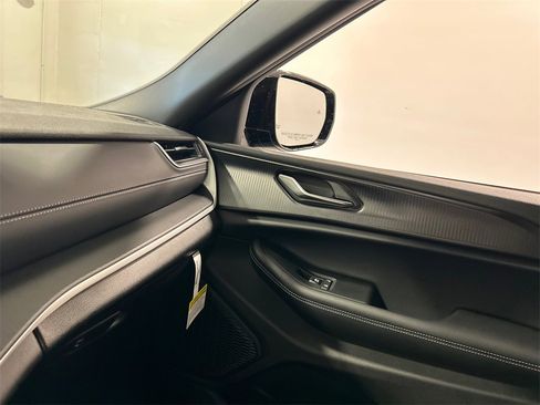 New 2025 Jeep Grand Cherokee L Altitude image 26