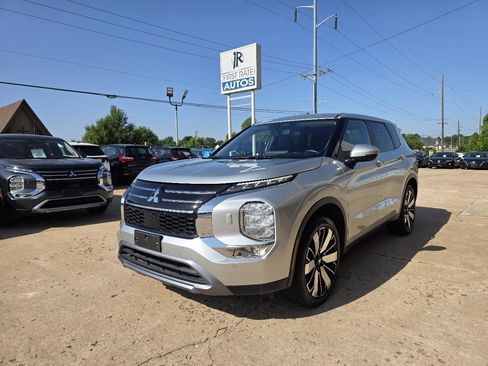 Used 2025 Mitsubishi Outlander SE AWD/4WD image 3