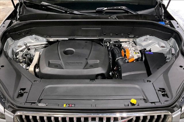 Certified 2025 Volvo XC90 T8 Plus w/ Protection Package Premier AWD/4WD image 13