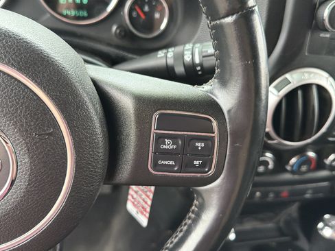 Used 2011 Jeep Wrangler Sahara w/ Connectivity Group AWD/4WD image 13