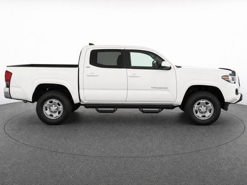 Used 2022 Toyota Tacoma SR5 RWD image 11