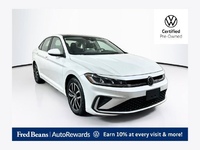 Used 2025 Volkswagen Jetta SE w/ Sunroof Package FWD image 1