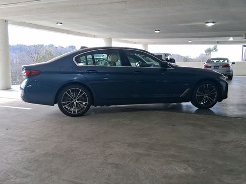 Certified 2023 BMW 530e w/ Premium Package image 7