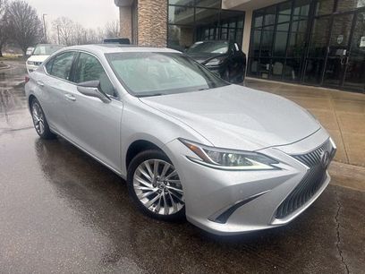 Used 2021 Lexus ES 300h w/ Accessory Package
