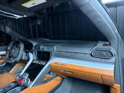 Used 2019 Lamborghini Urus AWD/4WD image 28
