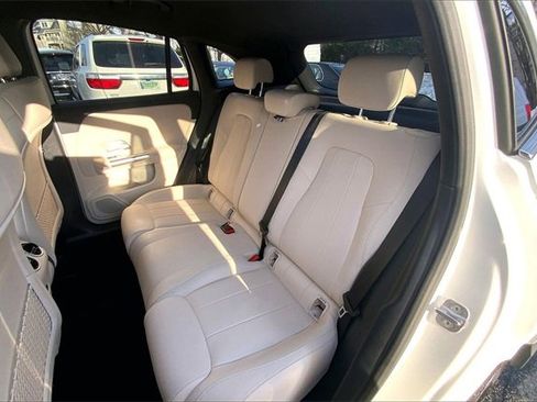 Used 2025 Mercedes-Benz GLA 250 4MATIC image 16