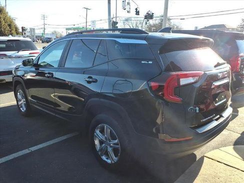 Certified 2022 GMC Terrain SLE w/ Driver Convenience Package image 6