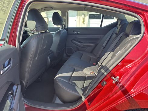 Used 2023 Nissan Altima 2.5 SR FWD image 16