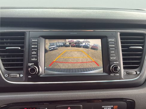 Used 2017 Kia Sedona LX w/ LX Essentials Premium Package FWD image 26