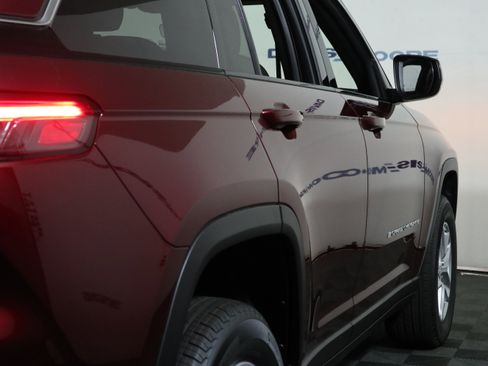 New 2026 Jeep Grand Cherokee Laredo AWD/4WD image 5