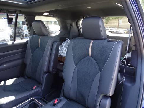 New 2026 Toyota Grand Highlander Platinum AWD/4WD image 10