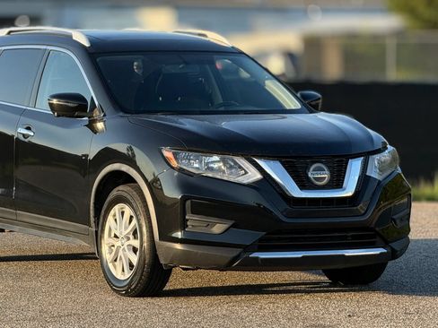 Used 2018 Nissan Rogue SV w/ Sun & Sound Touring Package AWD/4WD image 15