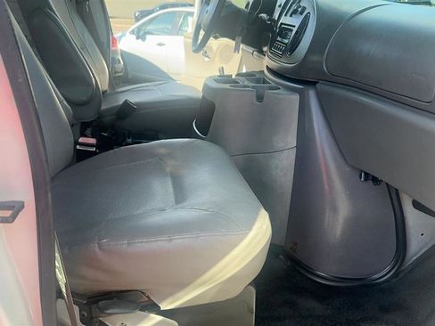 Used 2001 Ford E-250 and Econoline 250 Extended RWD image 24