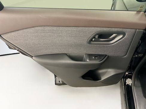 Used 2023 Nissan Rogue S AWD/4WD image 26