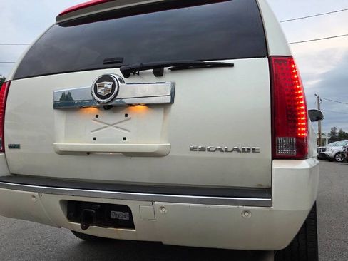 Used 2010 Cadillac Escalade ESV Luxury AWD/4WD image 14