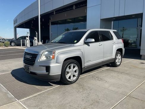 Used 2017 GMC Terrain SLE FWD image 2