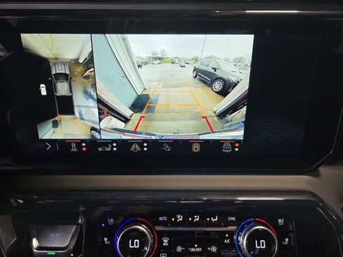 Used 2024 GMC Sierra 2500 AT4 w/ AT4 Preferred Package image 25