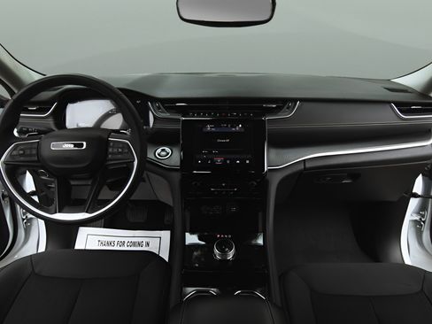 Used 2023 Jeep Grand Cherokee L Laredo image 34