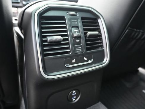 Used 2024 Porsche Macan AWD/4WD image 27
