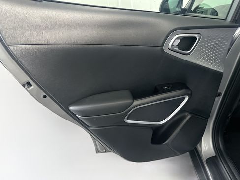 Used 2025 Kia Soul LX w/ LX Technology Package FWD image 27