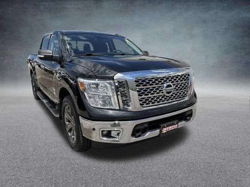 Used 2017 Nissan Titan SV AWD/4WD image 5