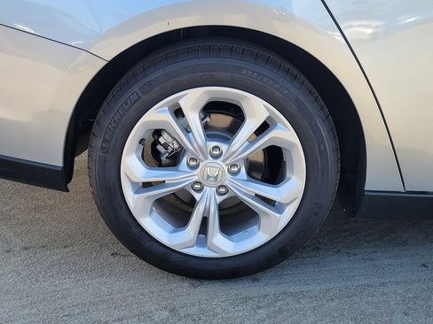 Certified 2025 Honda Accord LX image 6