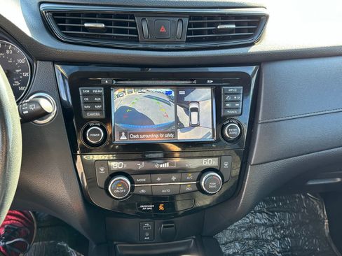 Used 2017 Nissan Rogue SV w/ SV Premium Package AWD/4WD image 18