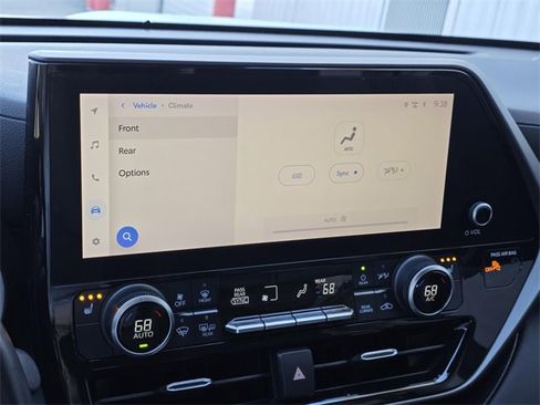 Used 2023 Toyota Highlander XLE image 19