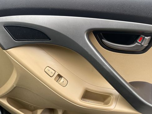 Used 2012 Hyundai Elantra GLS image 34