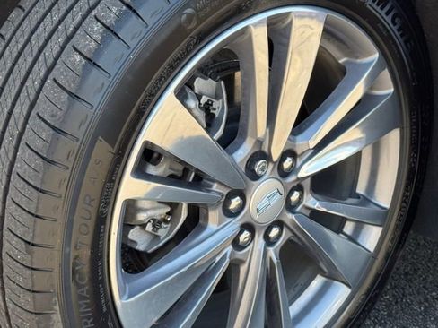 Certified 2025 Cadillac XT5 Premium Luxury image 13