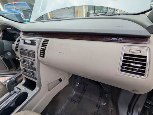 Used 2010 Ford Flex SEL image 19