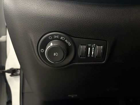 Used 2024 Jeep Compass Latitude AWD/4WD image 25