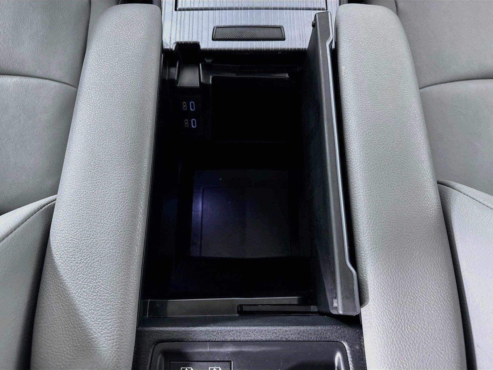 Certified 2025 Toyota Sienna XLE FWD image 34