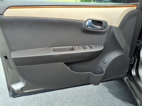 Used 2010 Chevrolet Malibu LT w/ Power Convenience Package FWD image 7