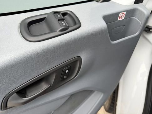 Used 2019 Ford Transit 250 148 Medium Roof image 14
