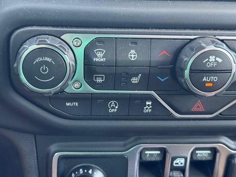 Certified 2020 Jeep Gladiator Rubicon AWD/4WD image 35