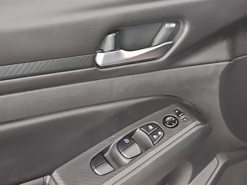 Used 2024 Nissan Altima 2.5 SV FWD image 27