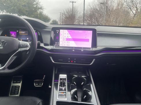 Certified 2024 Volkswagen Atlas Cross Sport SEL R-Line image 29