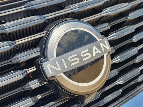 Used 2023 Nissan Rogue SV w/ SV Premium Package FWD image 12