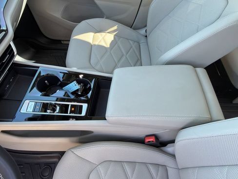 Used 2024 Volkswagen Atlas SE w/ Panoramic Sunroof Package FWD image 26