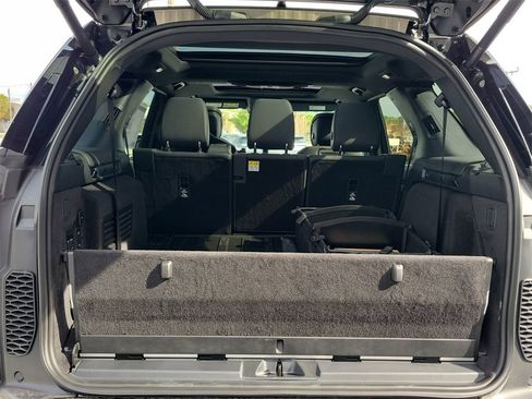 New 2026 Land Rover Discovery Limited Edition image 11