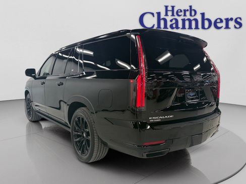 Certified 2025 Cadillac Escalade ESV Sport Platinum image 3