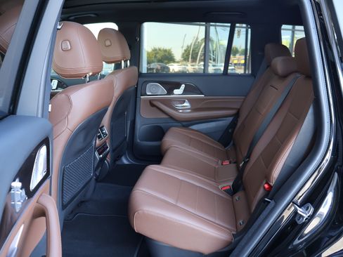 Certified 2025 Mercedes-Benz GLS 450 4MATIC image 16