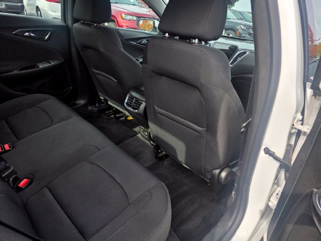 Used 2018 Chevrolet Malibu LT FWD image 12