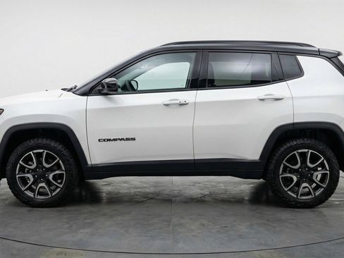Used 2025 Jeep Compass Trailhawk AWD/4WD image 5