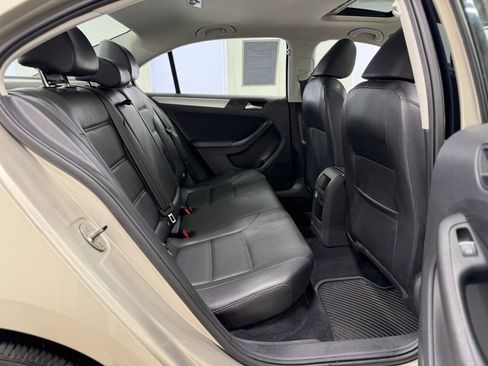 Used 2013 Volkswagen Jetta SE image 29