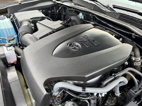 Used 2021 Toyota Tacoma TRD Off-Road image 14