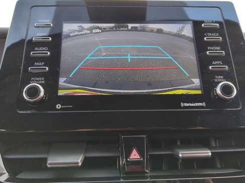 Used 2021 Toyota Camry SE image 16