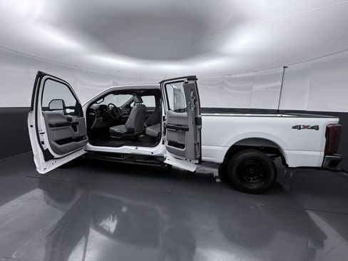 Used 2017 Ford F250 XL w/ Power Equipment Group RWD image 17