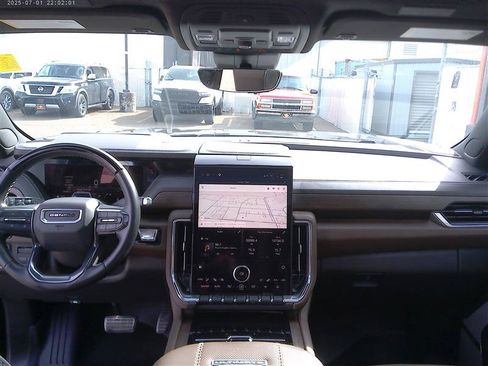 Used 2025 GMC Yukon XL Denali Ultimate AWD/4WD image 13